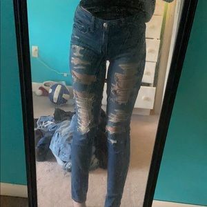 AMERICAN EAGLE ripped skinny jeans